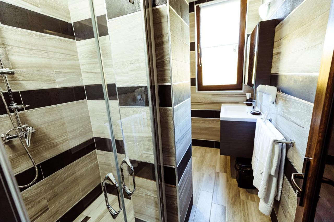 L'Invidia Hotel Novaci-Straini Luaran gambar