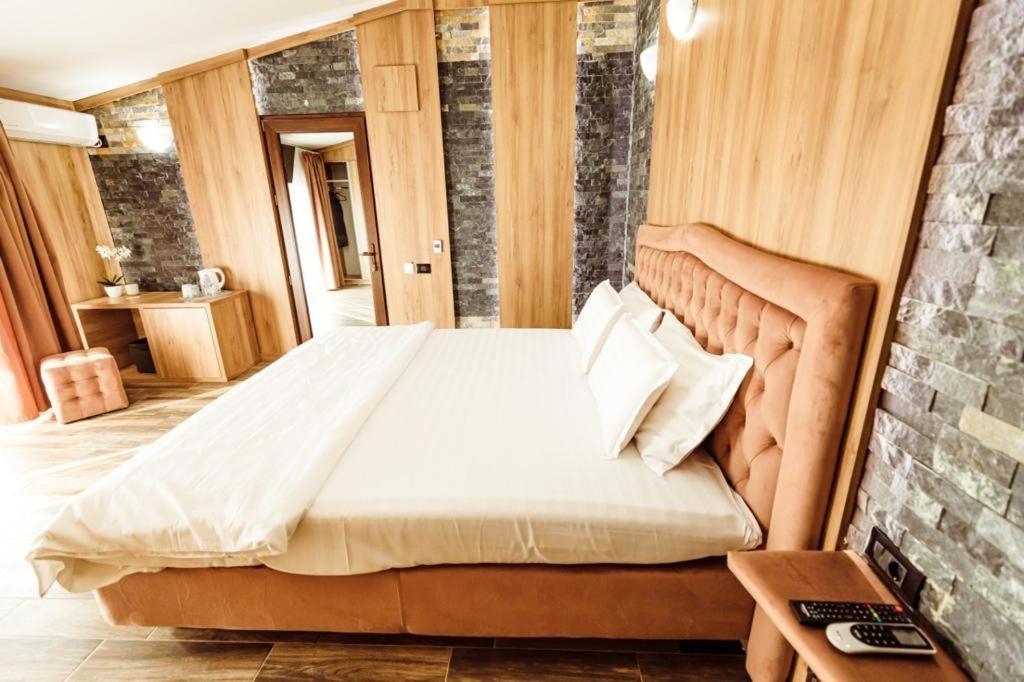L'Invidia Hotel Novaci-Straini Luaran gambar