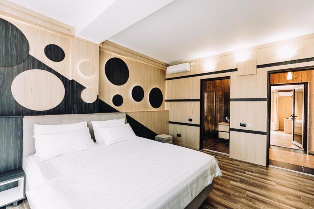 L'Invidia Hotel Novaci-Straini Luaran gambar