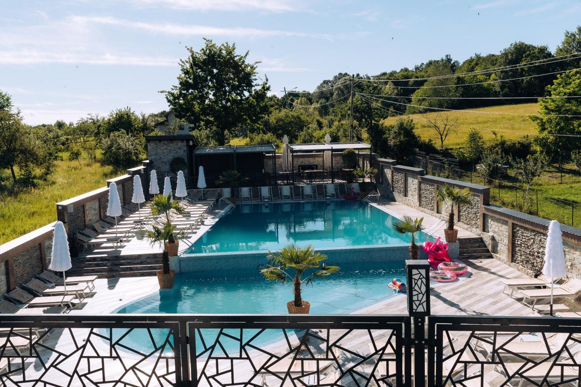 L'Invidia Hotel Novaci-Straini Luaran gambar